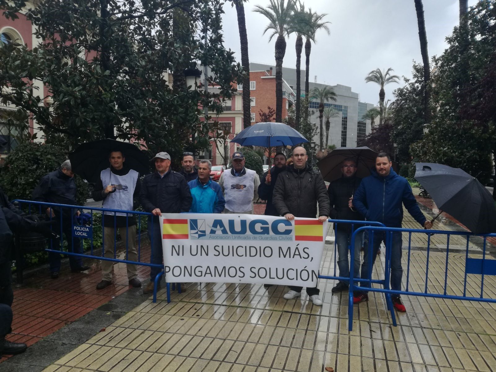 Imagen de la protesta de la delegación pacense de AUGC contra el gran drama oculto en la Guardia Civil.