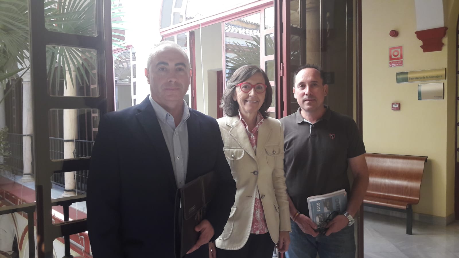 La Consejera de Justicia e Interior de la Junta de Andalucía, con los representantes de AUGC.