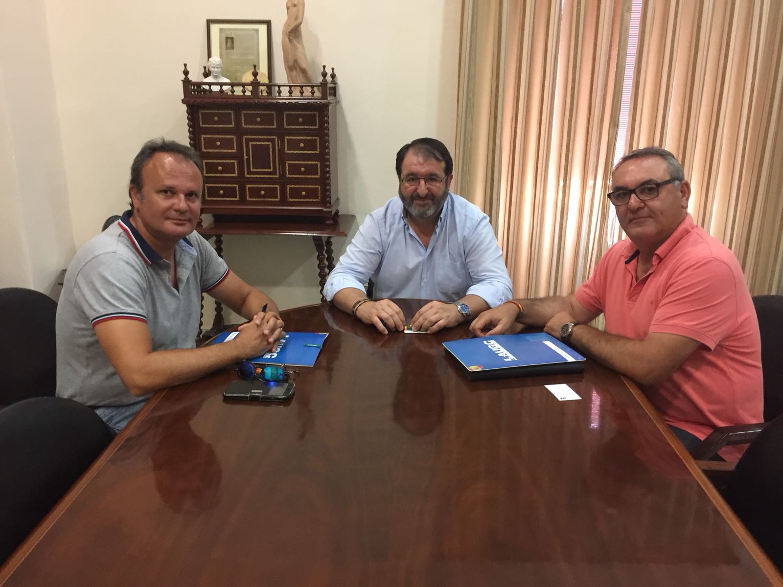 Reunion Alcalde de Carmona (Sevilla)