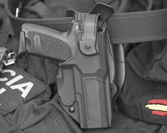 Contar con una funda antihurto reduciría el riesgo de situaciones como la que llevó al asesinato del guardia civil de Granada.