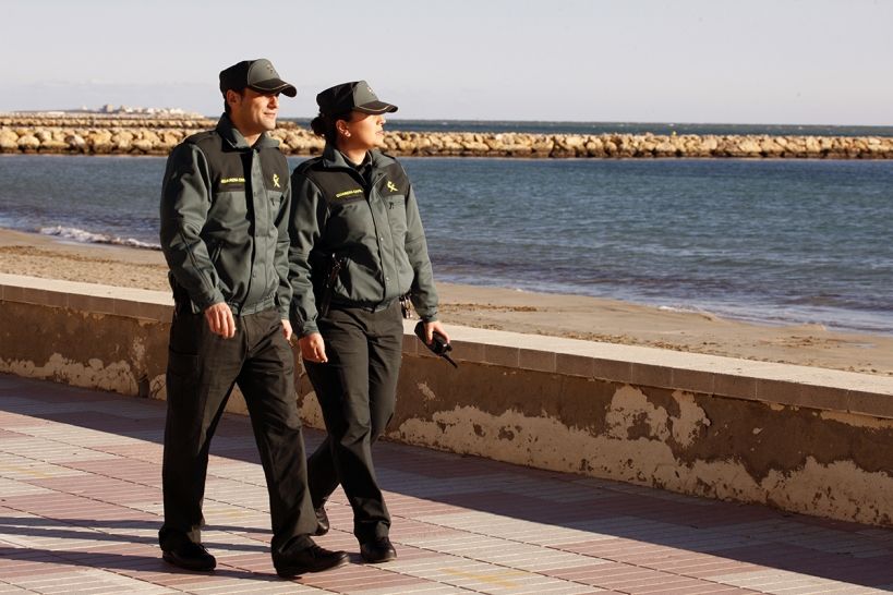 Dos agentes de Seguridad Ciudadana.