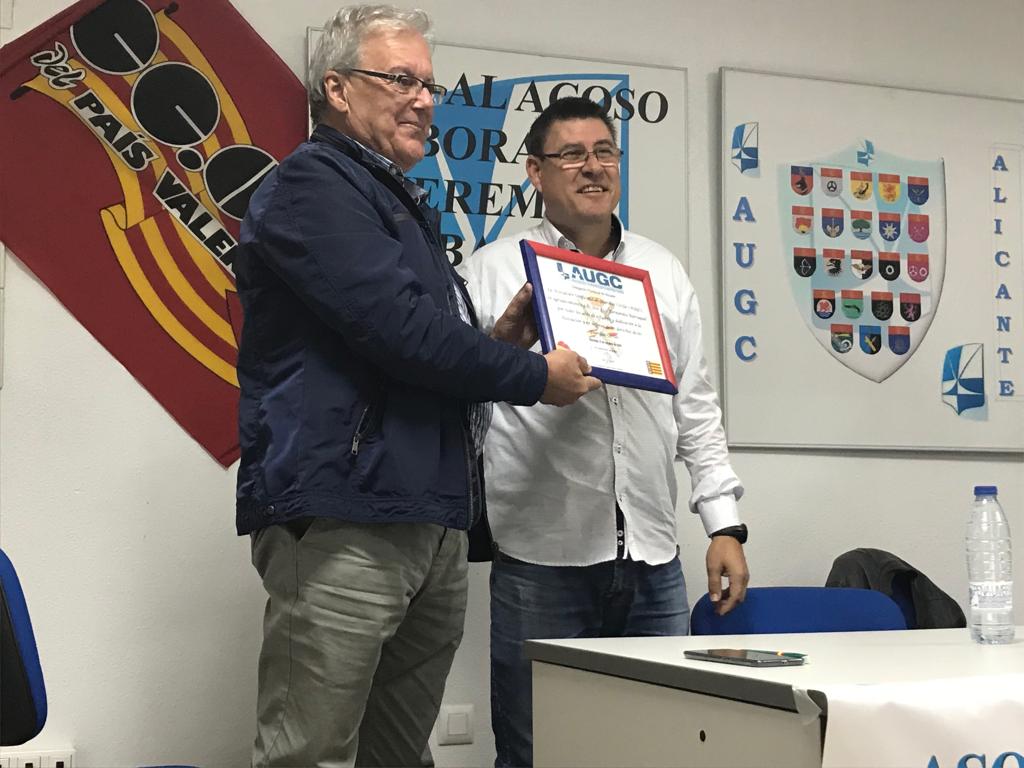 Durante el acto se ha realizado una emotiva distinción a José Francisco Hernández Barraquel, quien deja la secretaría general provincial, por todos los años que ha estado al frente de la Delegación de AUGC-Alicante, en la lucha por los derechos