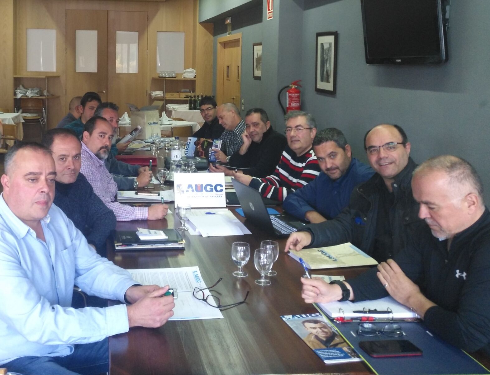 Vocales y miembros de la Junta Directiva Provincial de AUGC Navarra en un momento de la asamblea.