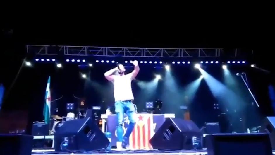 Valtonyc, durante la actuación en la que arengó al público a atentar contra guardias civiles. Valtonyc, durante la actuación en la que arengó al público a atentar contra guardias civiles.