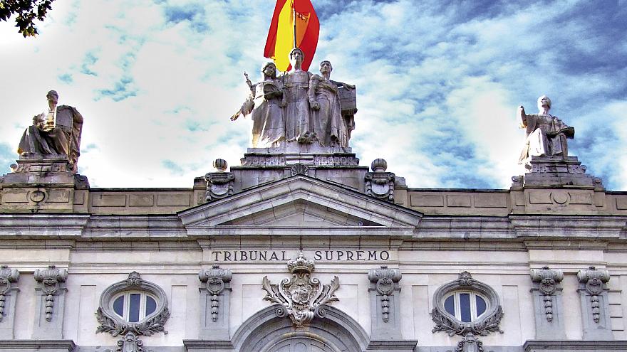 Vista parcial de la fachada de la sede del Tribunal Supremo.