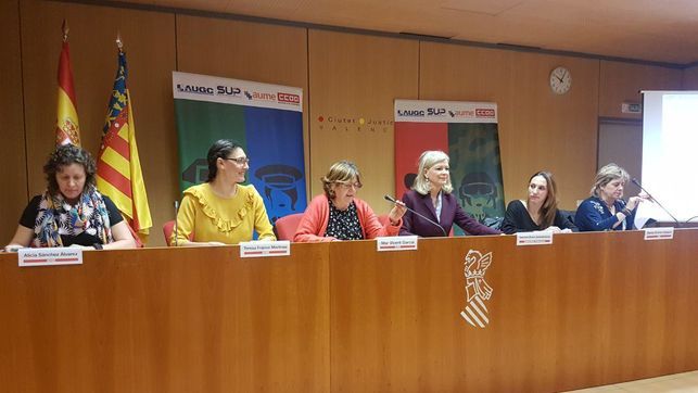 Las representantes de asociaciones y sindicatos, durante la presentación en Valencia. A la izquierda, la secretaria nacional de Igualdad de AUGC, Alicia Sánchez.