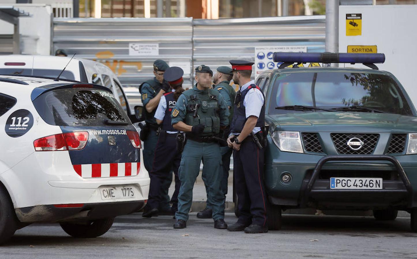 Guardias civiles junto a mossos d'Esquadra en Cataluña.
