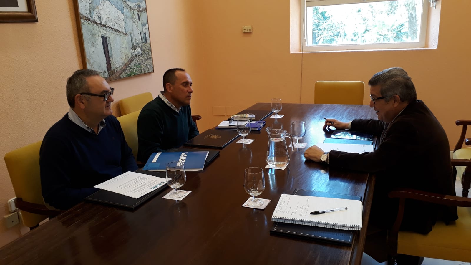 La reunión se desarrolló cordialmente a lo largo de más de una hora.