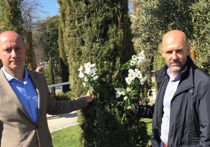 Juan Liébana (derecha), secretario nacional de Relaciones Institucionales de AUGC, posa con el portavoz del Sindicato Unificado de Policía, Ramón Cosío.