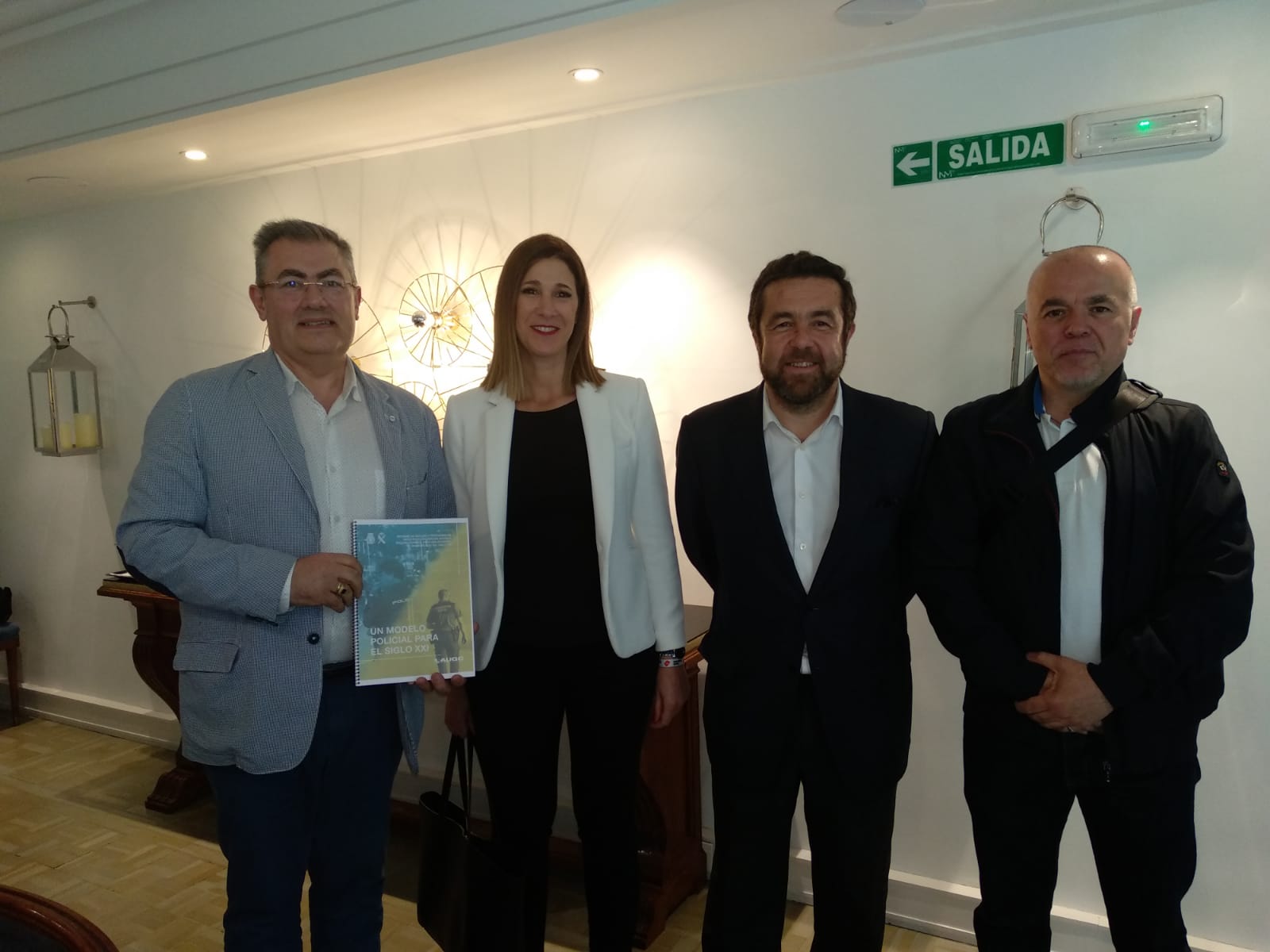 De izquierda a derecha: el secretario general provincial de AUGC Navarra Jose Manuel Hernández López; Ruth Goñi, candidata al Senado por Navarra Suma; Miguel Angel Gutiérrez Vivas, portavoz de la Comisión de interior del Congreso de los Diputados por Ciud