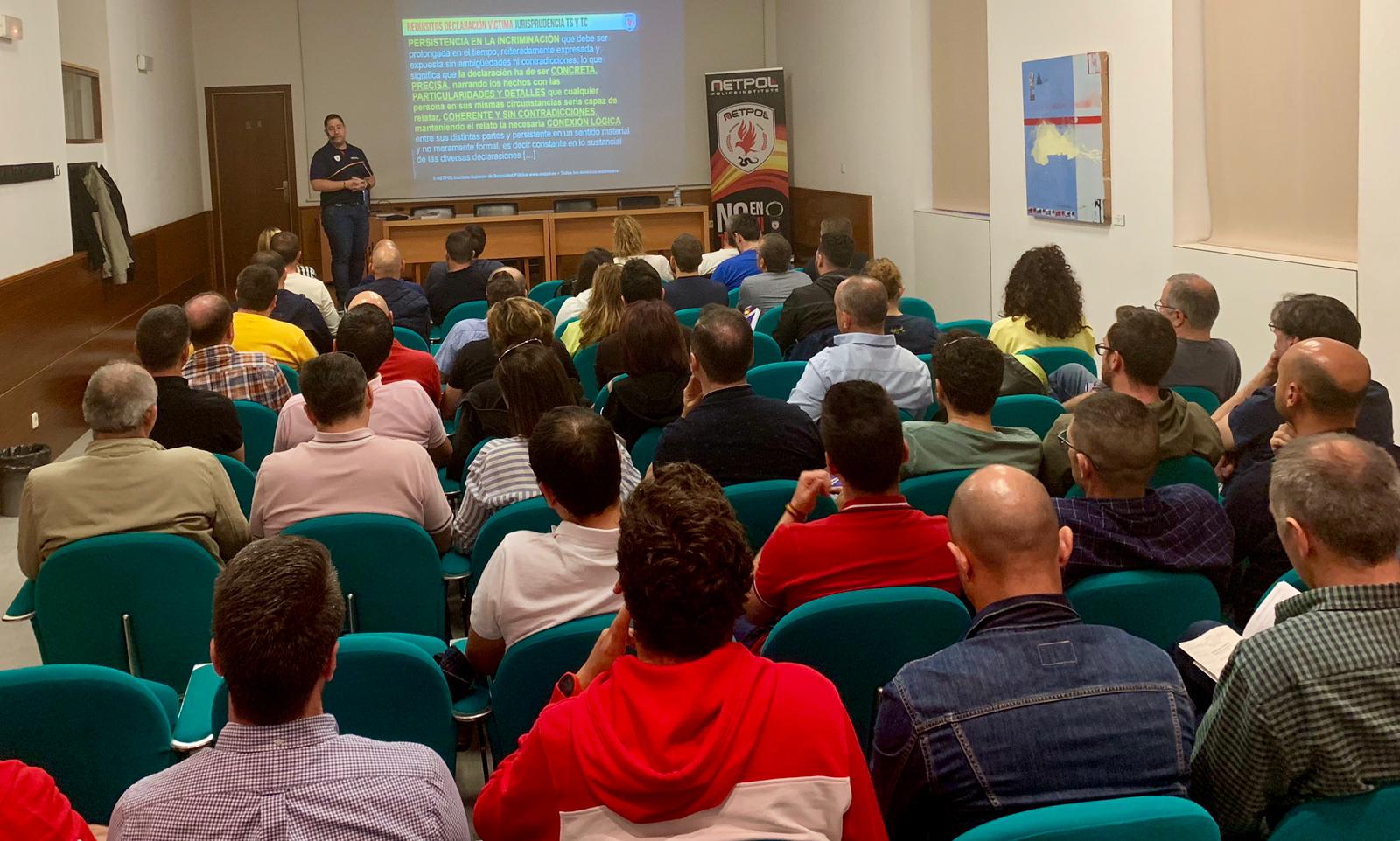 Más de un centenar de agentes participaron en las jornadas.