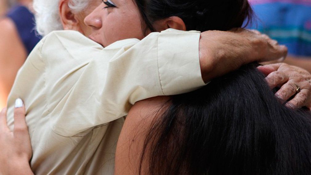 El 'abrazo cariñoso' sirve para desvalijar a los transeúntes, en su mayoría personas mayores.