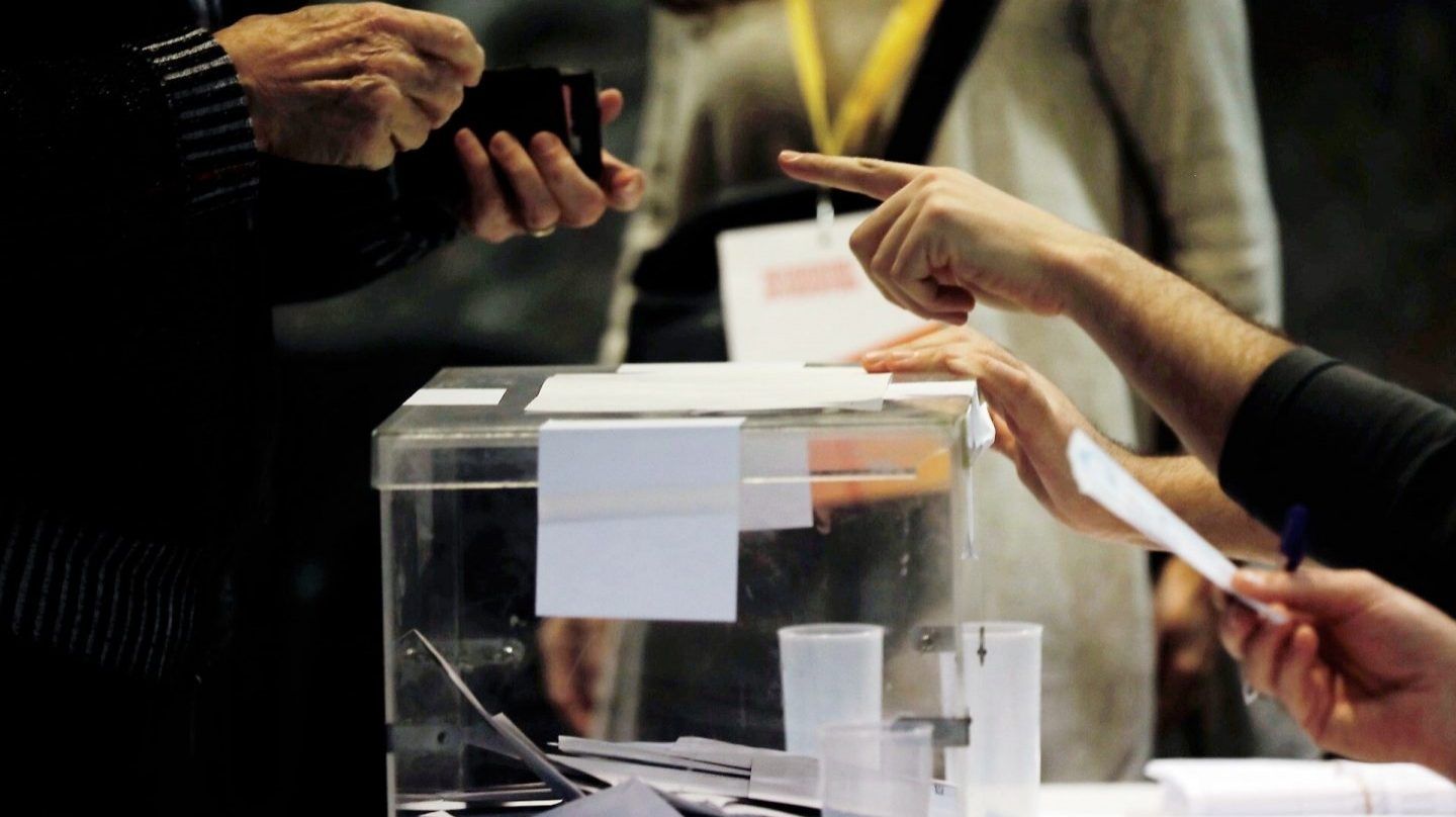 En menos de un mes han tenido lugar dos citas electorales en España.