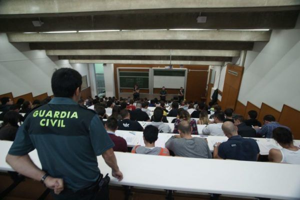 Imagen de archivo de un examen de oposición para el ingreso en la Guardia Civil.