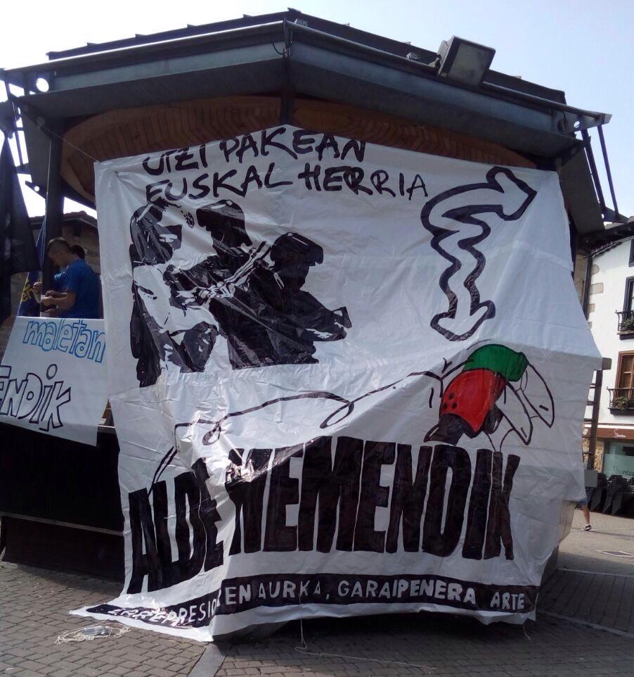 Pancarta en la localidad de Alsasua.