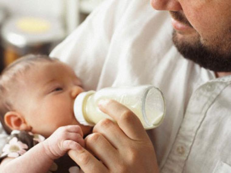 La Ley también reconoce el derecho al disfrute del permiso de lactancia a los hombres.
