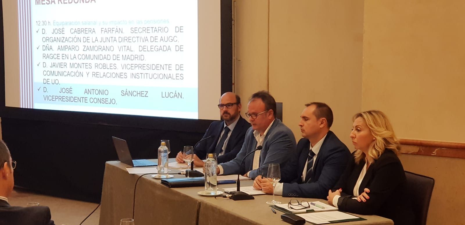 El secretario nacional de Organización de AUGC, José Cabrera Farfán (segundo por la izquierda), expuso en el Congreso las propuestas de nuestra asociación.