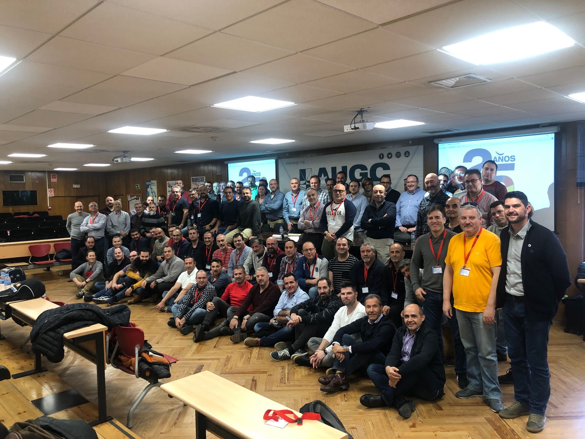 La fuerza de AUGC es su gente: los representantes del Comité Confederal posan para la foto de familia. En la reunión se tomó la decisión de suspender las concentraciones ante la retirada del borrador de jornada laboral por parte de la Dirección General de