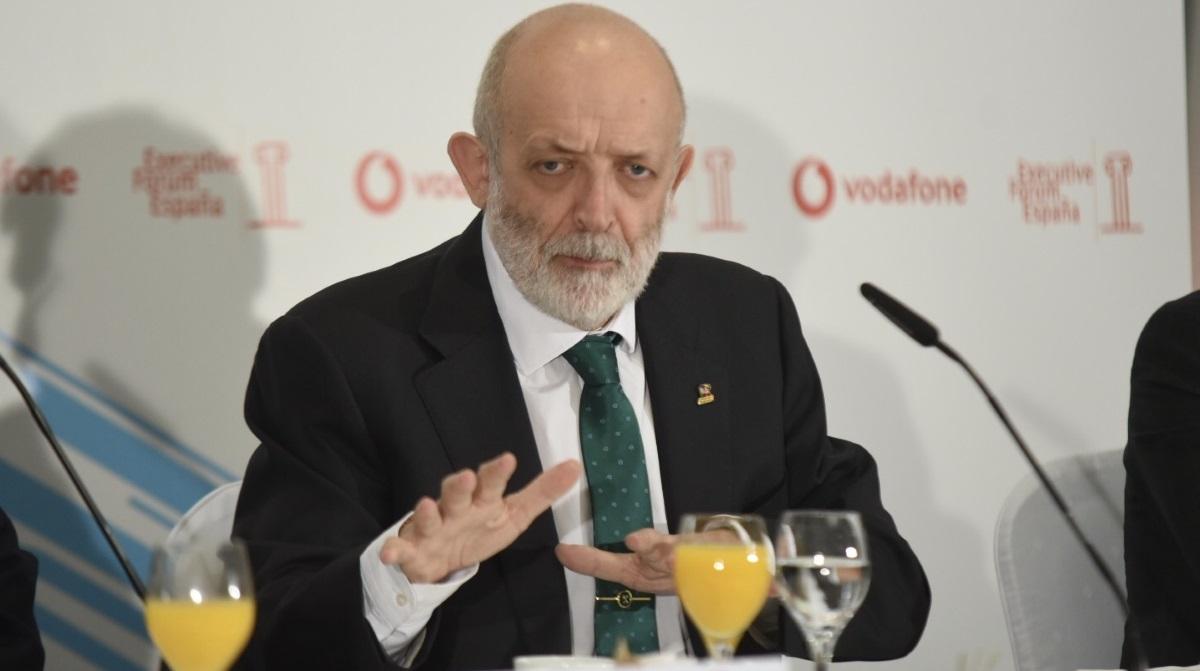 El director general de la Guardia Civil, Félix Azón, sigue demostrando que no está capacitado para seguir un día más al frente de la institución.