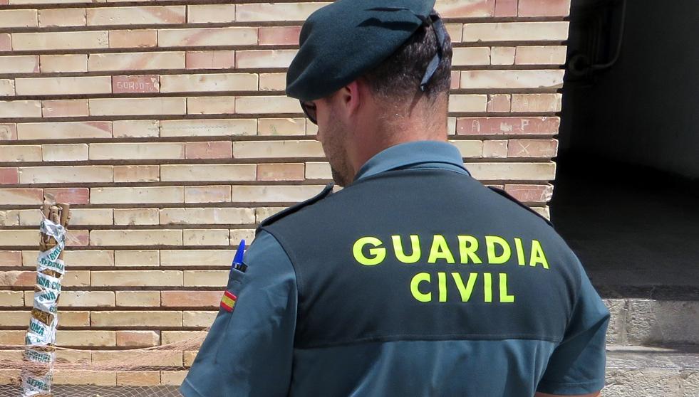 Imagen de archivo de un trabajador de la Guardia Civil.