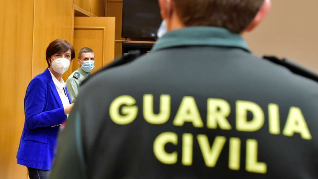 La directora de la Guardia Civil, María Gámez, en la sala de crisis de la DGGC. 