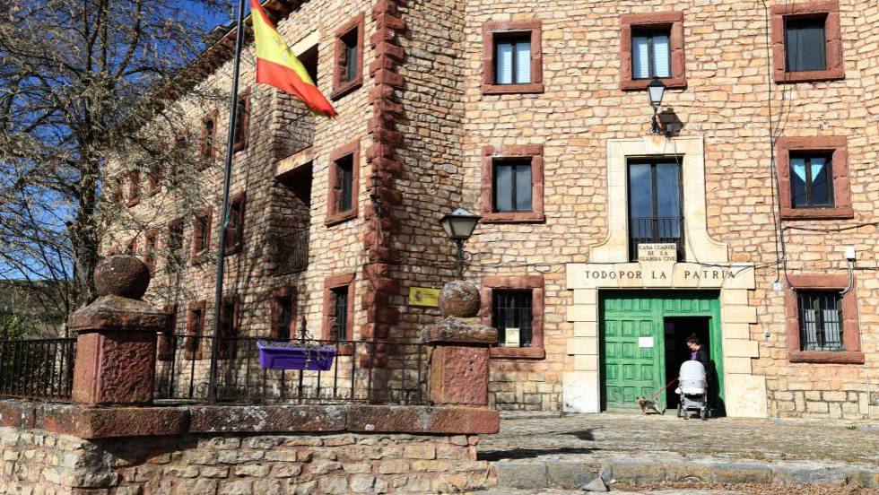 Casa cuartel de la Guardia Civil.