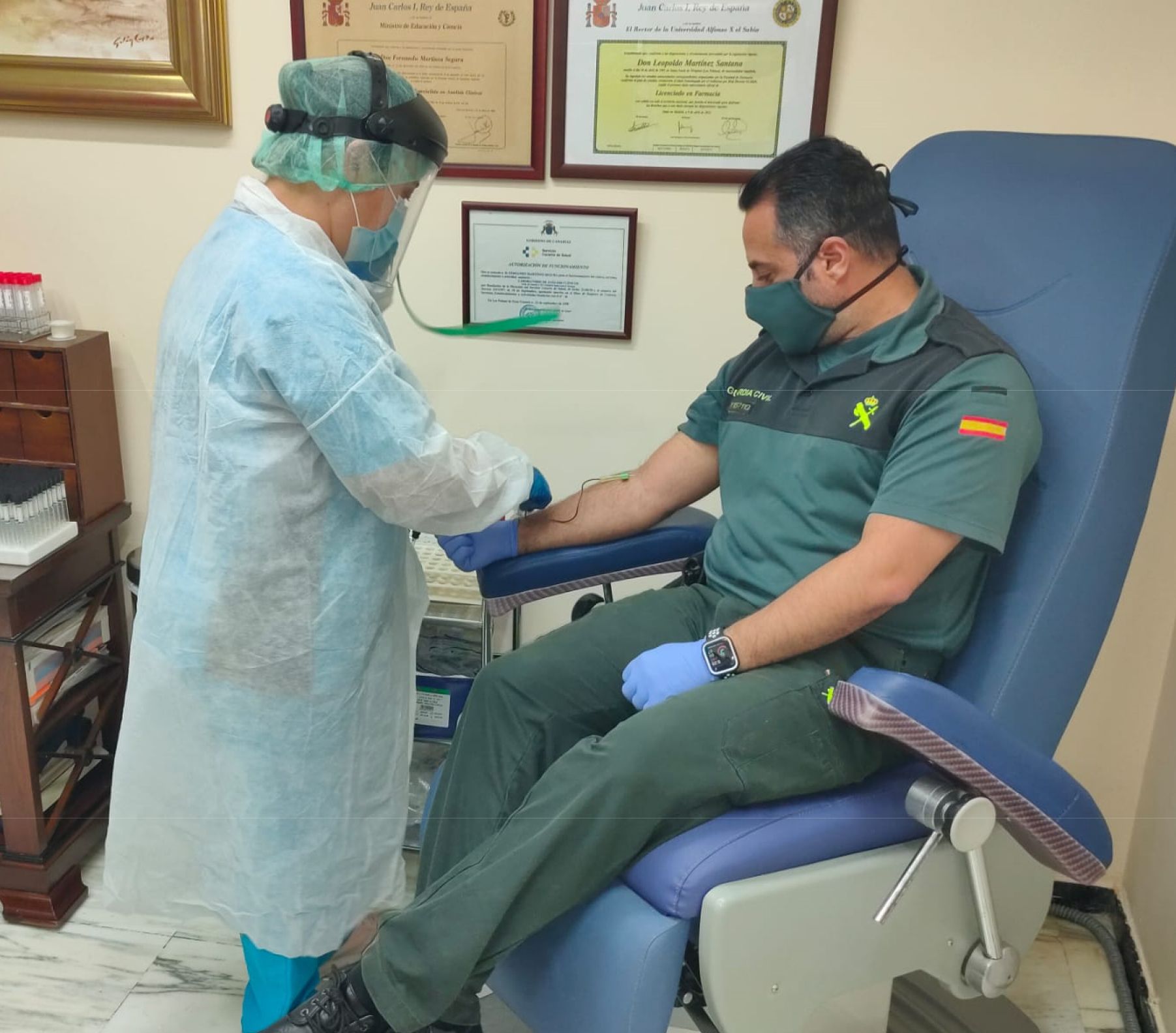 Un guardia civil de vecindario, durante el test.