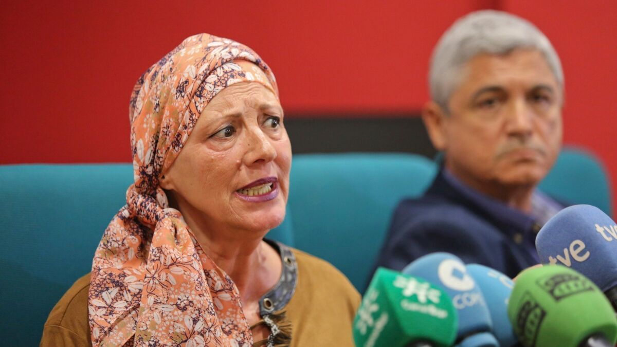 Rosa Garrido, hermana de Lucía, en una rueda de prensa junto con el secretario general de AUGC Málaga, Ignacio Carrasco.