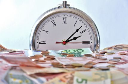 El retraso en el pago de las nóminas es causa de importantes problemas en las economías familiares.