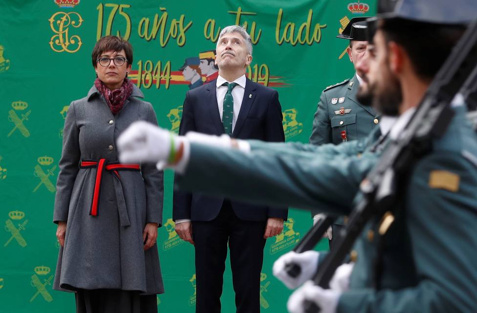 La Directora General, María Gámez, junto con el ministro del Interior, Fernando Grande Marlaska, presidiendo un acto de la Guardia Civil.