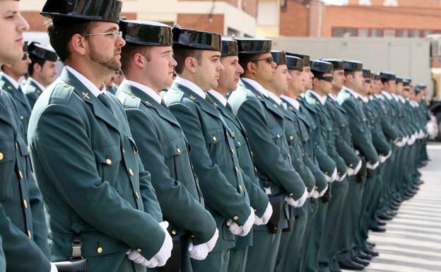 Guardias civiles durante un acto oficial. Guardias civiles durante un acto oficial.