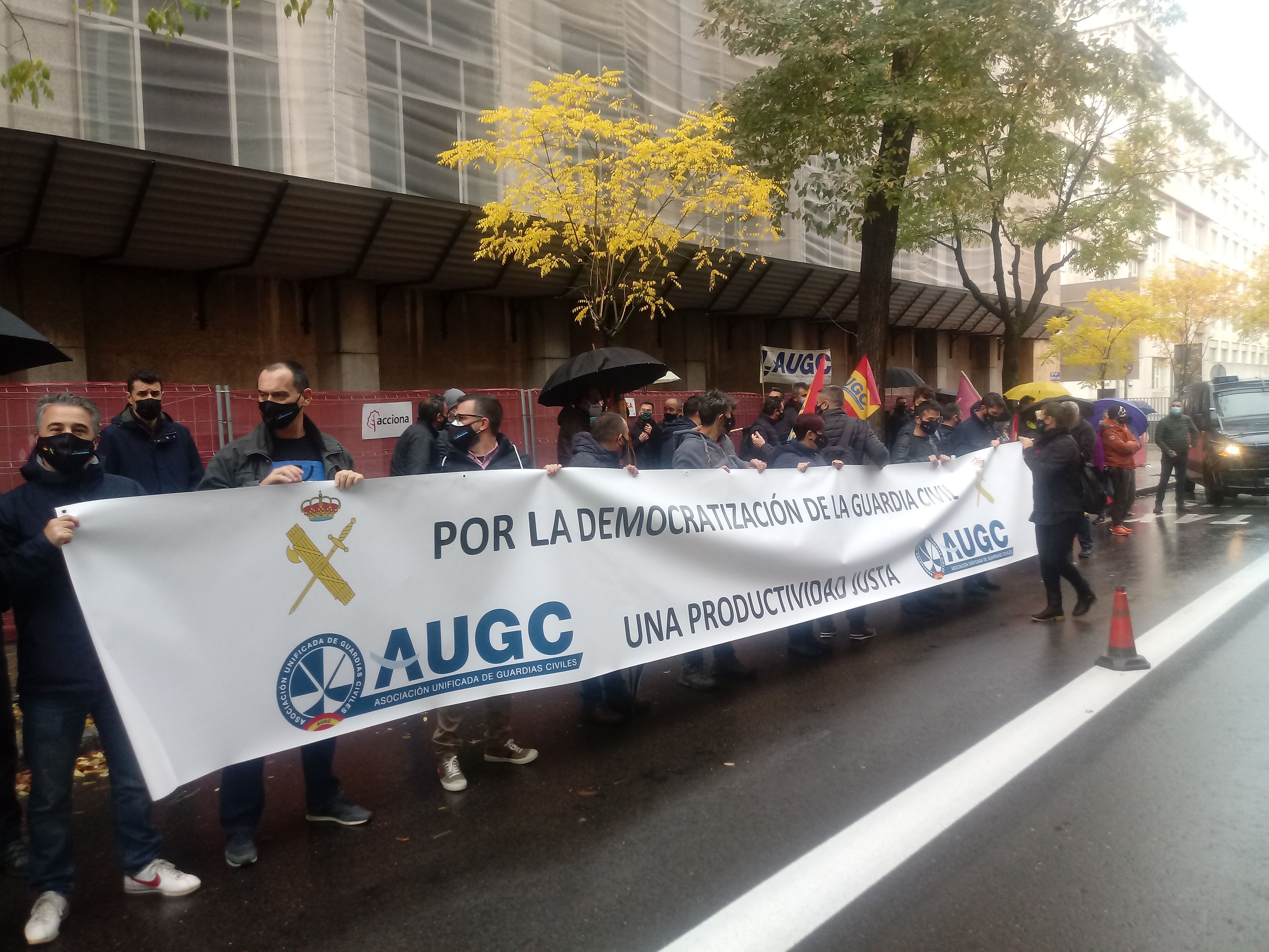 Los representantes de AUGC desplegaron una pancarta reclamando una Productividad justa.