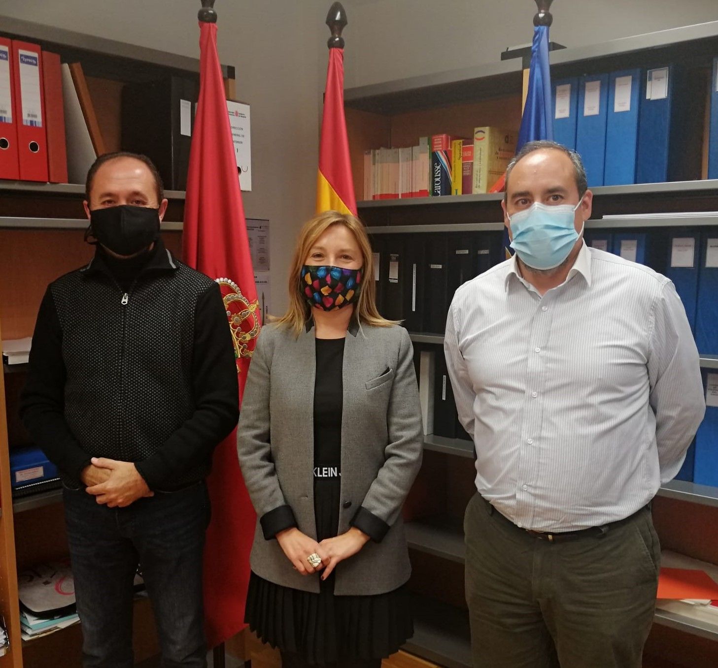 Los representantes de AUGC Navarra posan junto a la directora general de Interior en la Comunidad Foral.