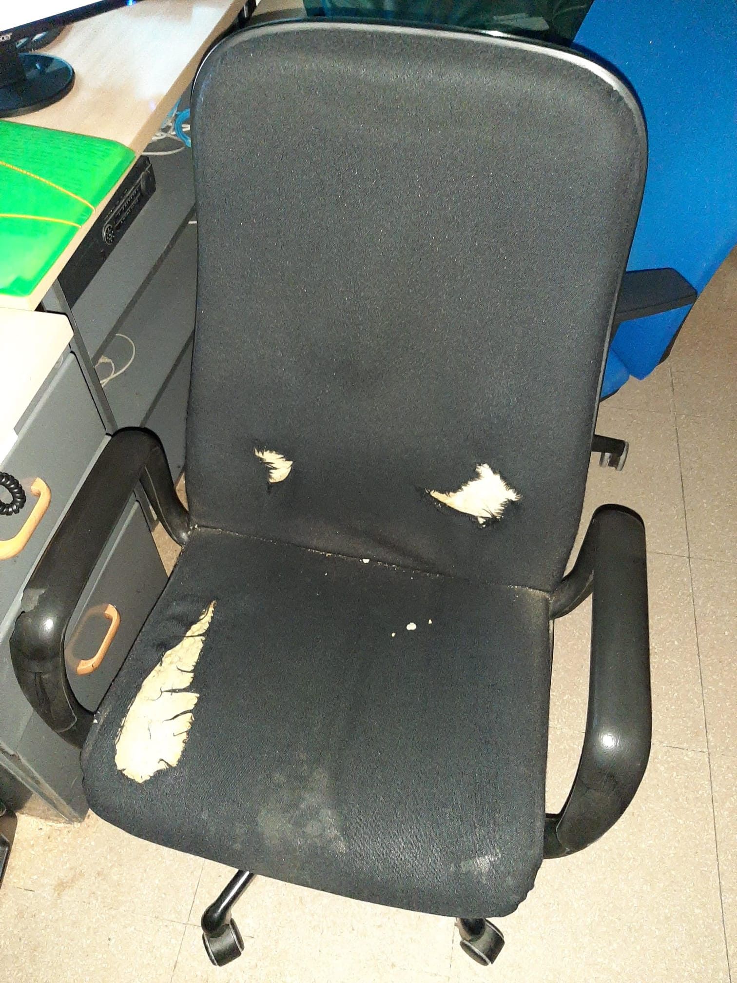 Lamentable estado de una silla de las dependencias del Seprose.