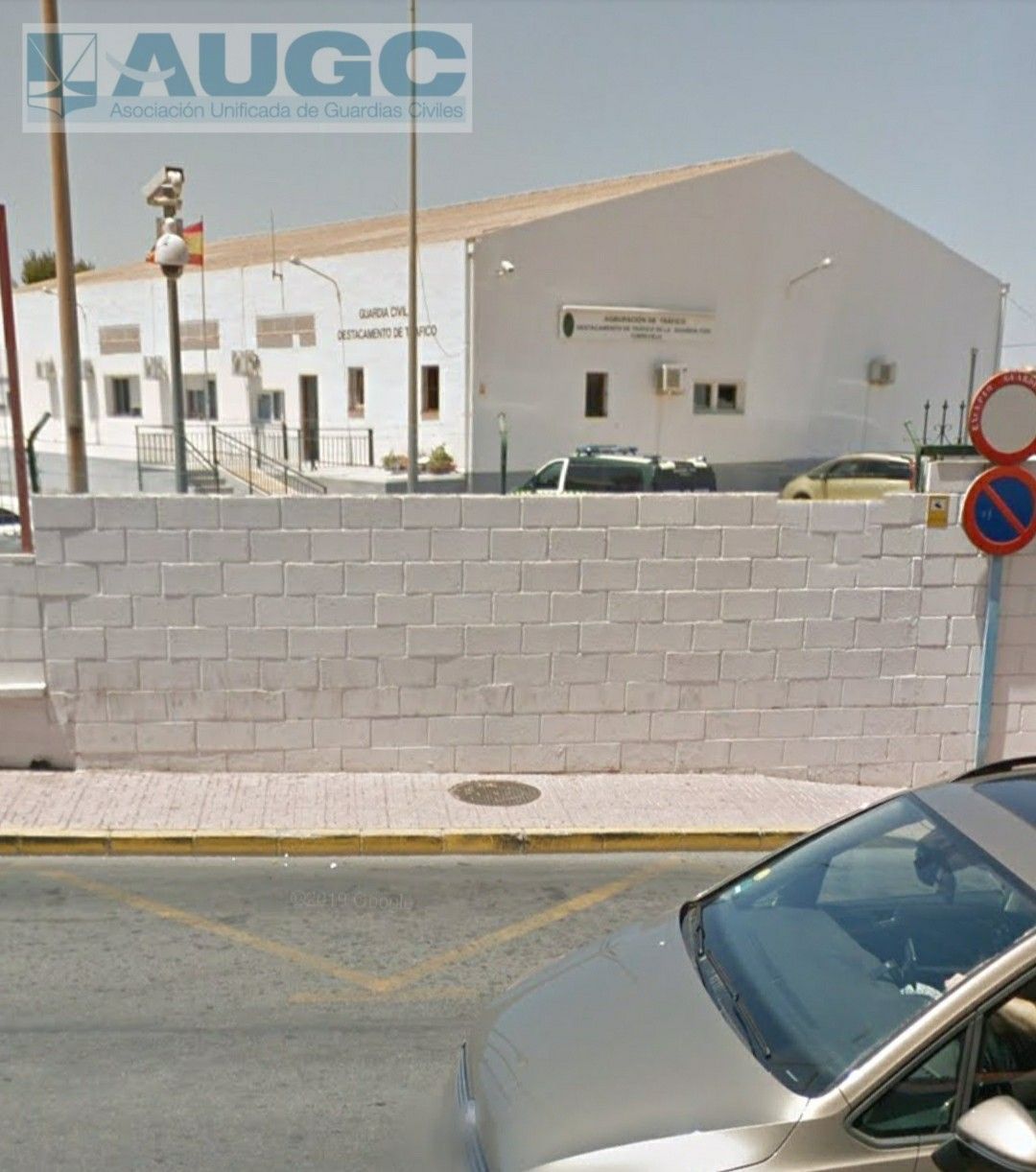 Edificio del destacamento de Tráfico en Torrevieja, cedido por el Ayuntamiento y con el tejado de uralita.
