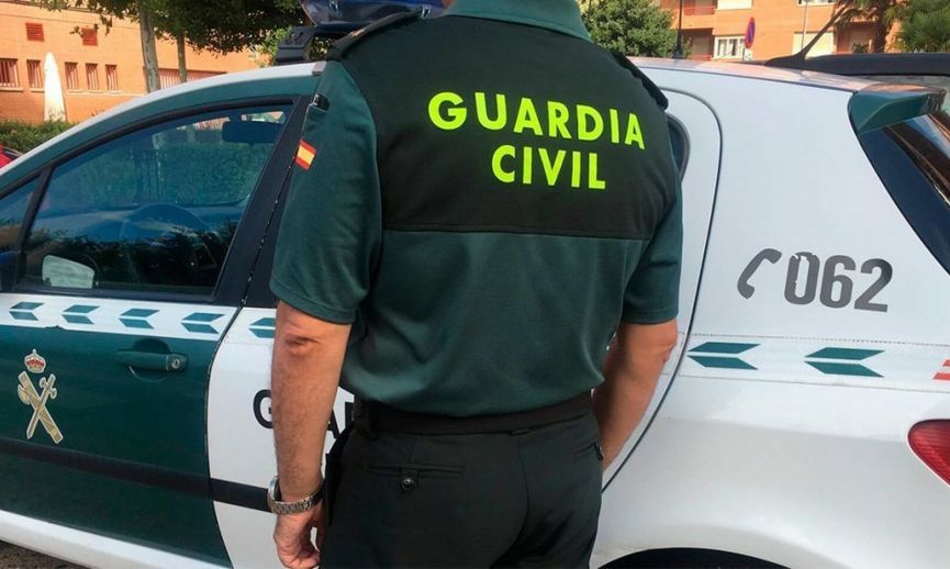 AUGC trabaja en favor de los derechos de cualquier guardia civil, con independencia de su escala o especialidad. AUGC trabaja en favor de los derechos de cualquier guardia civil, con independencia de su escala o especialidad.