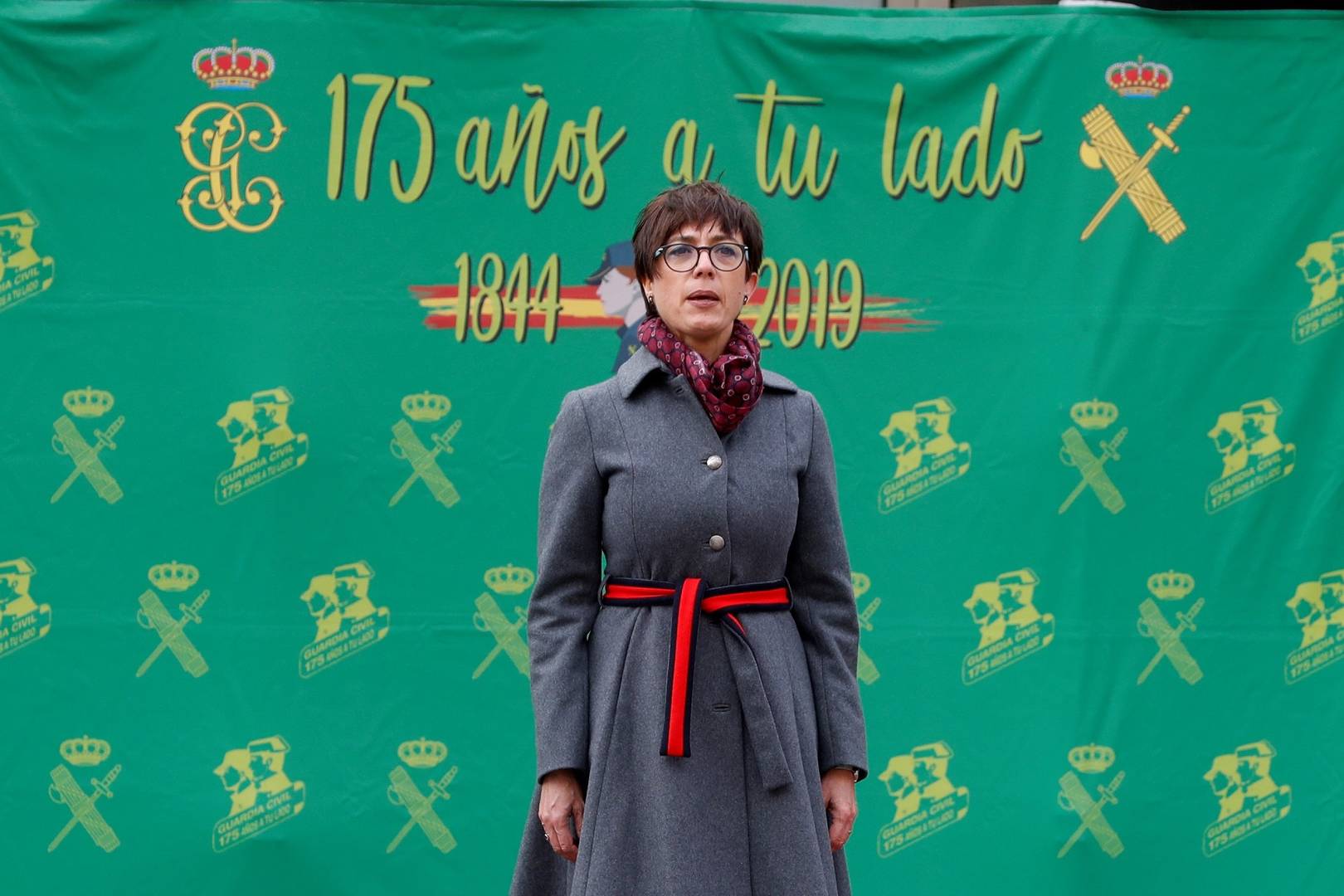 María Gámez da la espalda a los guardias civiles para satisfacción del Generalato.