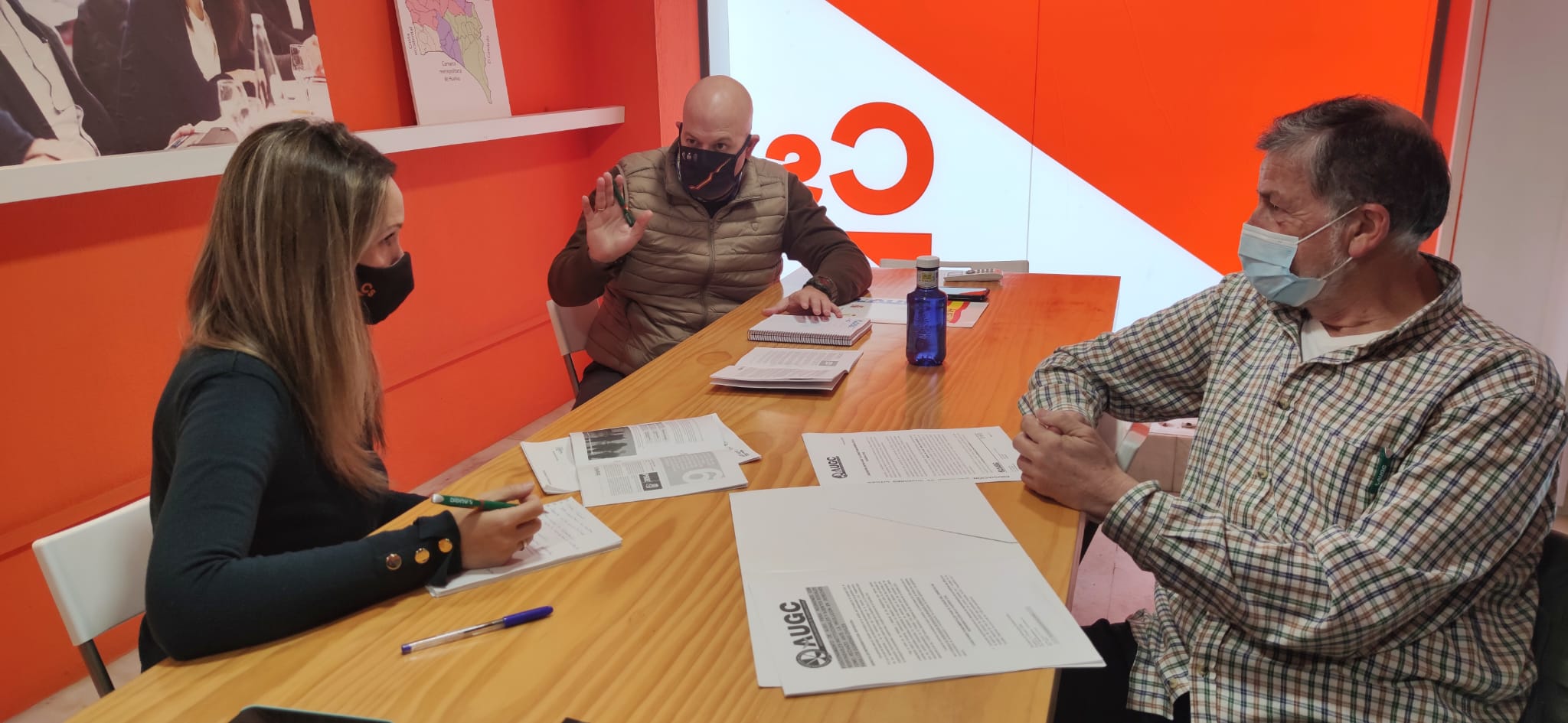 Reunión de representantes de AUGC Huelva con la coordinadora de Ciudadanos en Huelva, María Ponce.
