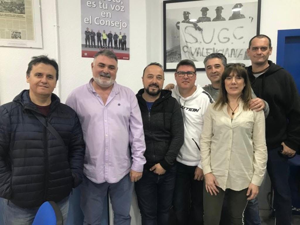 Miguel Moreno, el primero por la izquierda, con el resto de la Junta Directiva de la Federación de la Comunitat Valenciana de AUGC.