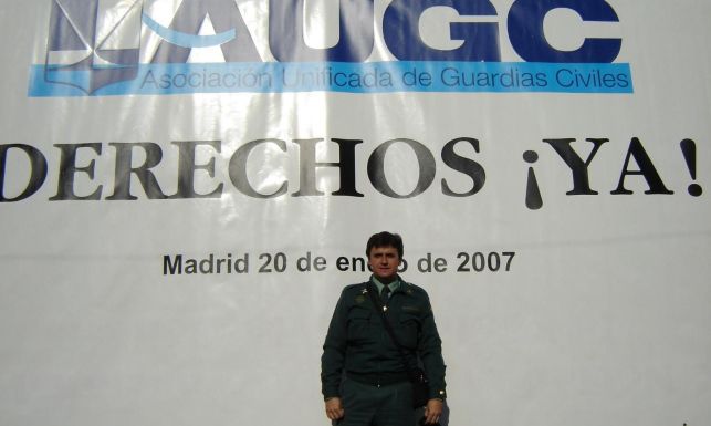 Miguel, en la histórica manifestación de la Plaza Mayor de Madrid de enero de 2007.