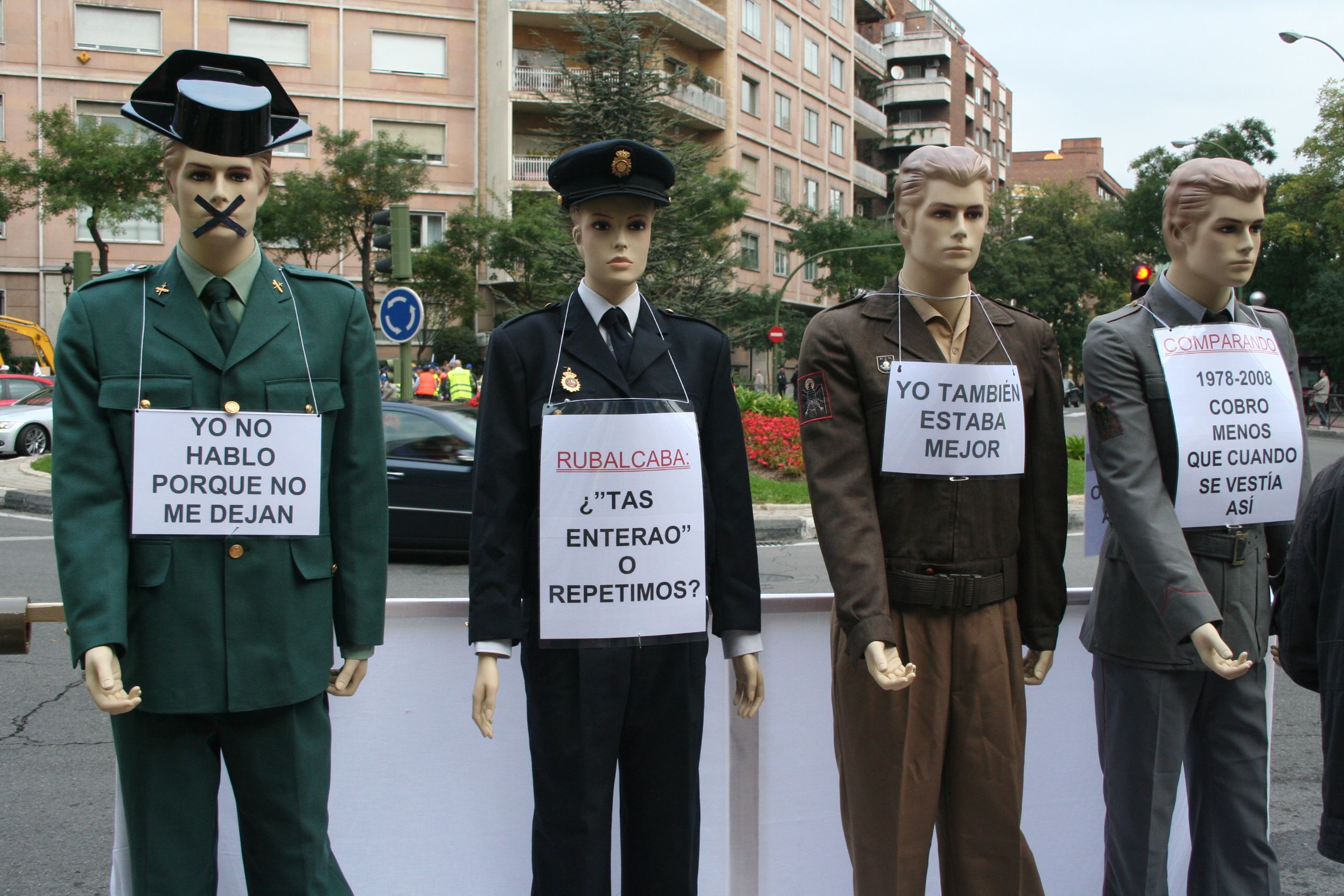 Manifestación 2010 con la Policía Nacional para reclamar la igualdad salarial.