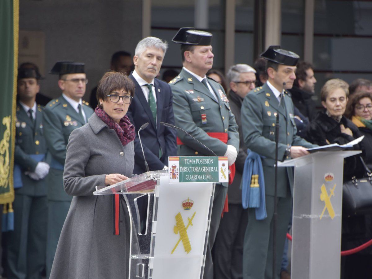 María Gámez, junto al ministro del Interior, en el día de su toma de posesión como directora general de la Guardia Civil.