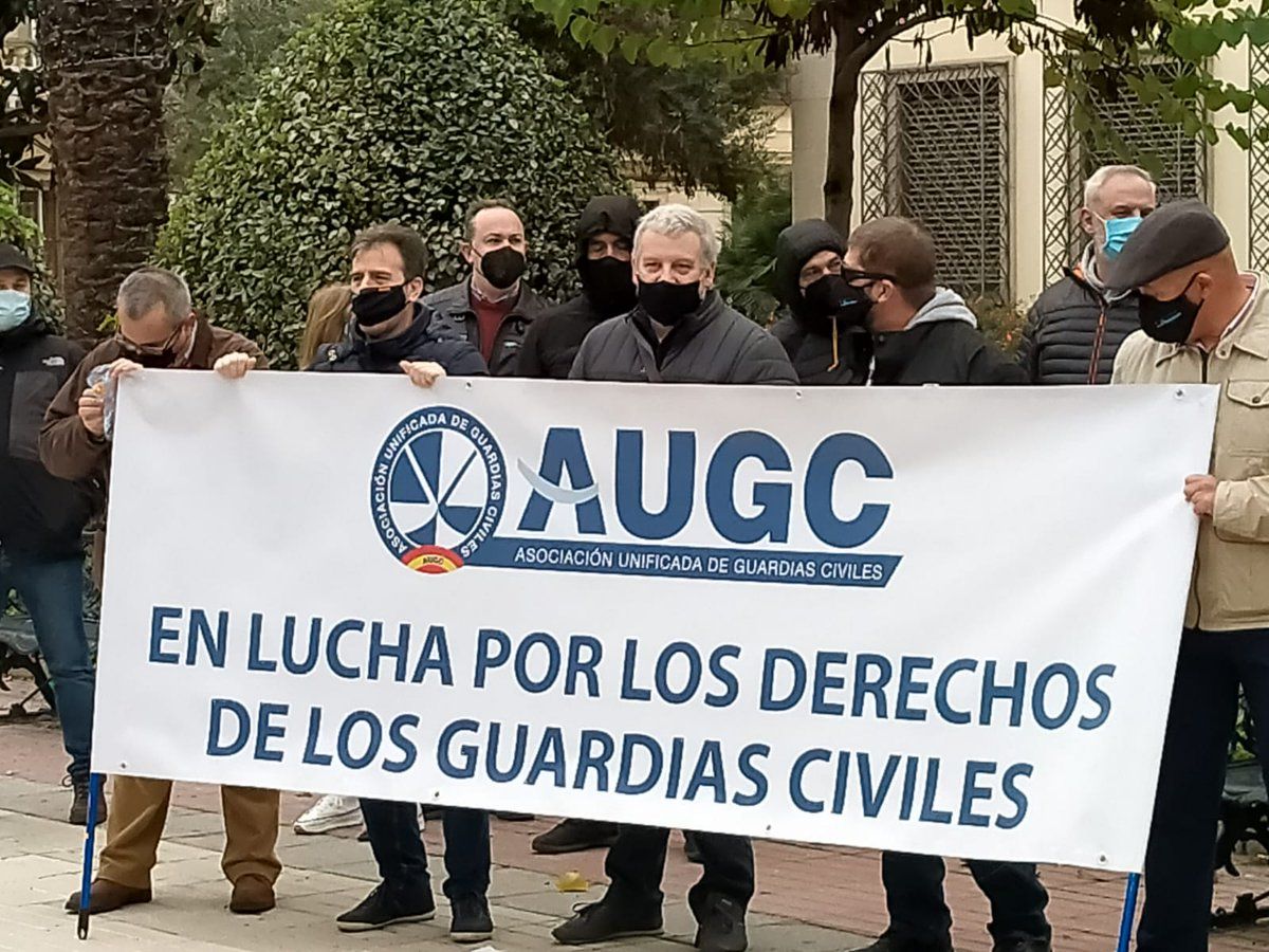 Braulio José Calvo, en el centro, en una concentración realizada por AUGC Badajoz.