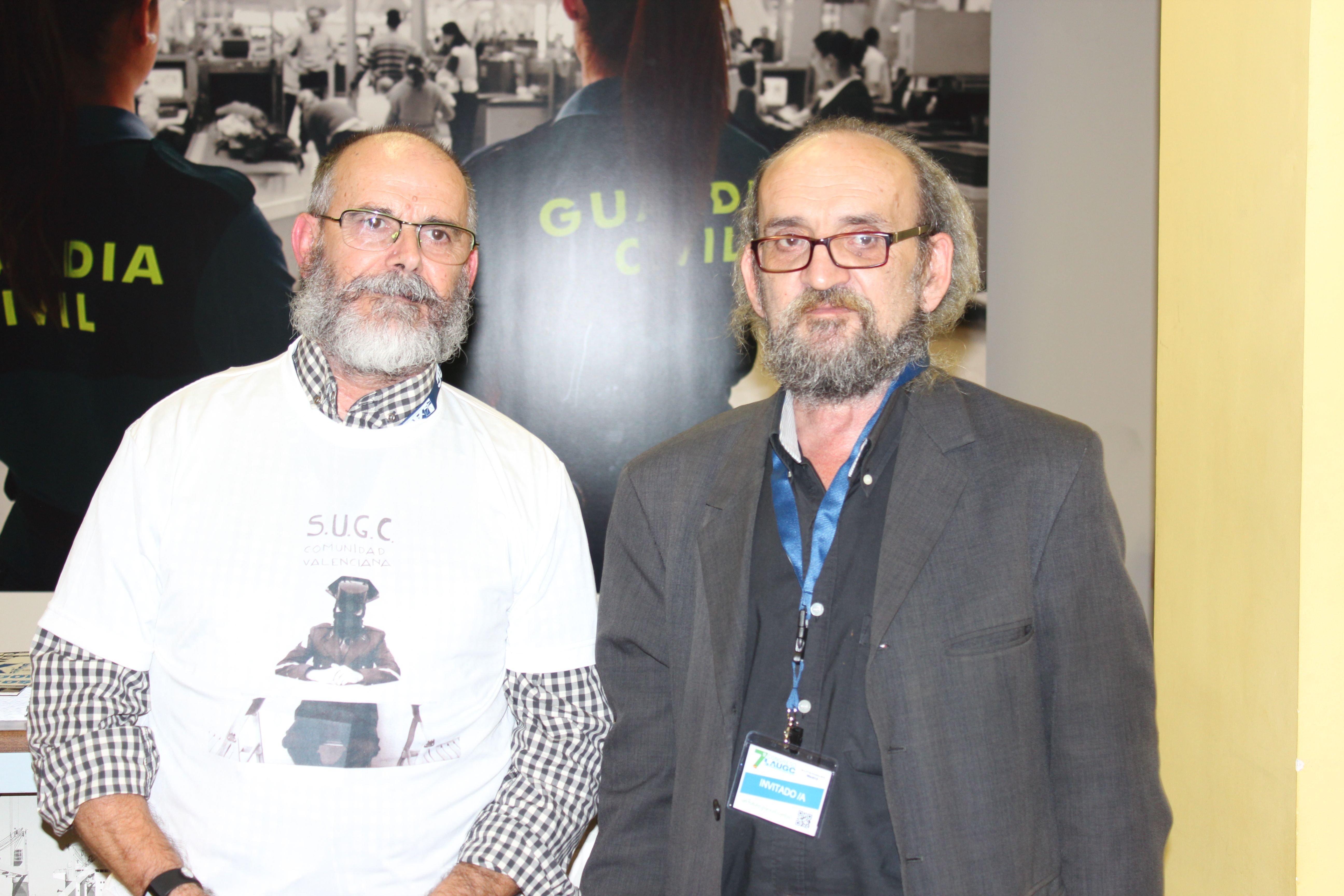 El sargento José Morata (dcha.), y Alejandro Borja, dos de los guardias civiles represaliados por su lucha en favor de los derechos de sus compañeros.