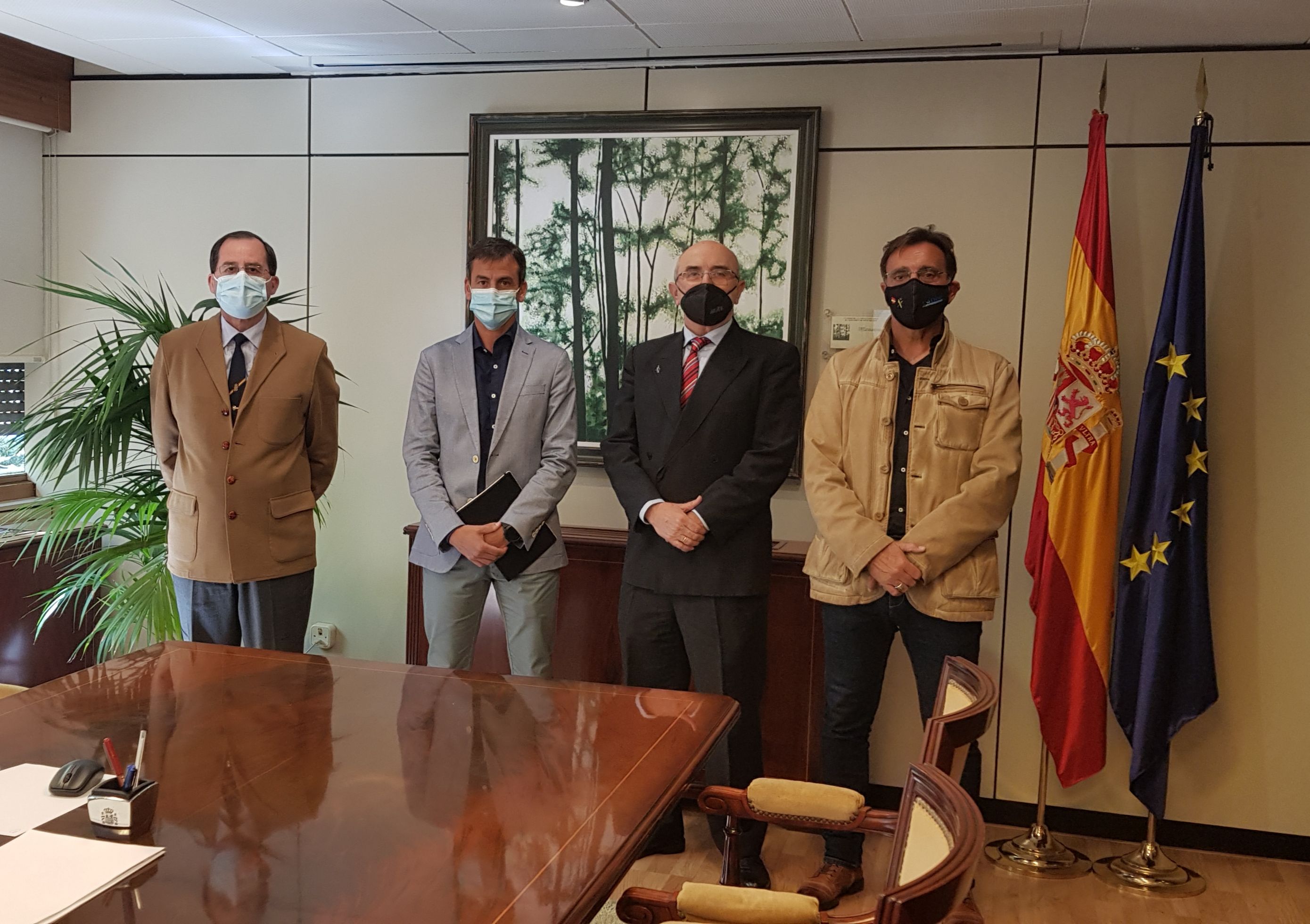 Los representantes de AUGC, con los responsables del ISFAS.