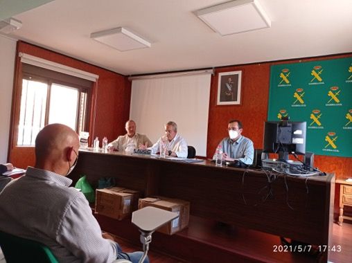 Pablo Herrera del Moral (derecha) ha tomado el relevo como secretario general provincial de Toledo de manos de Francisco Javier García Peña (centro de la imagen).