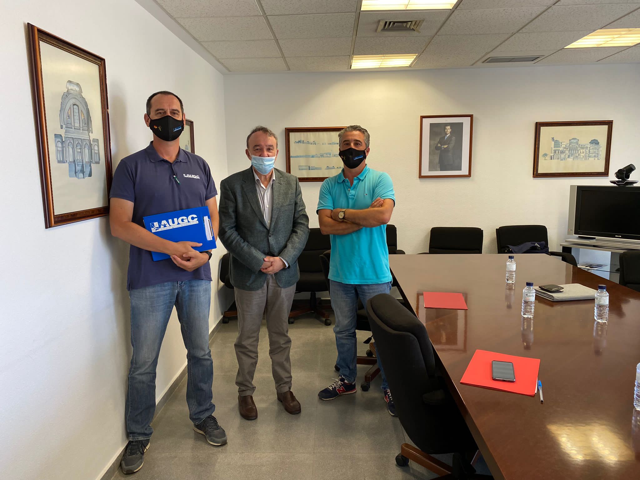 Manuel Romero y Eduardo Cano secretarios provinciales AUGC Valencia reunidos con subdelegado del Gobierno Luis Felipe Martínez