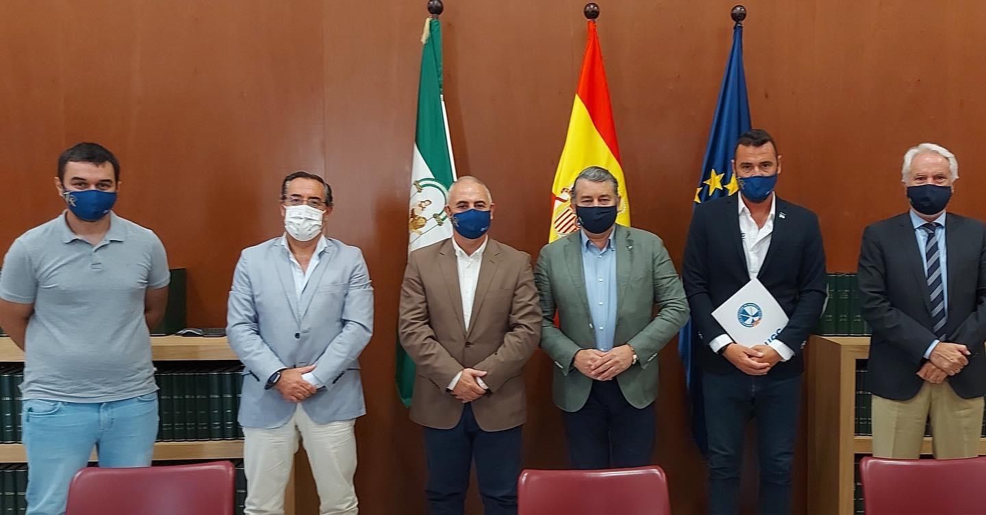 Representantes de AUGC Almería, AUGC Cádiz y Federación Andaluza junto al Viceconsejero de Interior de la Junta de Andalucía D. Antonio Sánchez Cabello