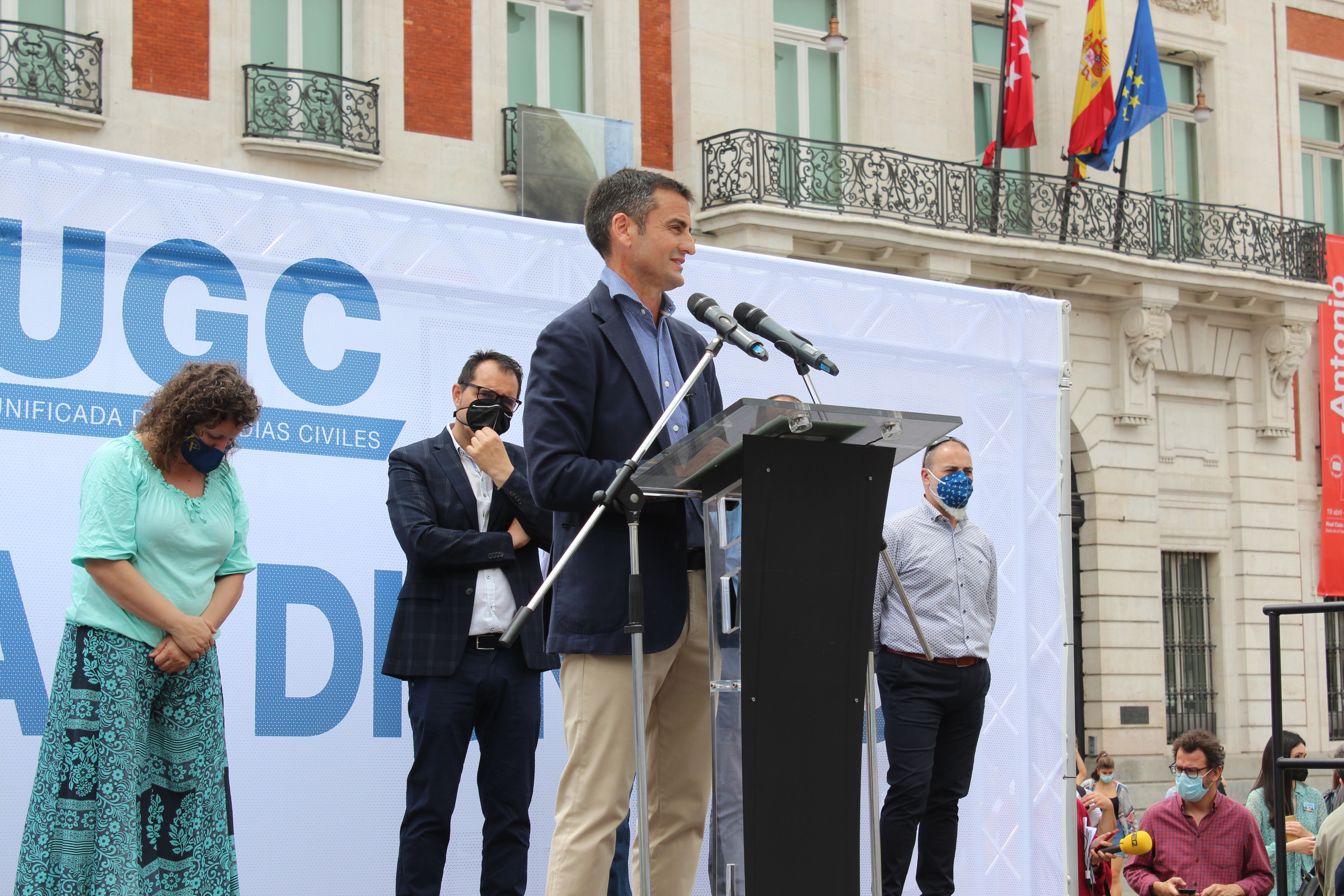 Juan Fernández, secretario general de AUGC, durante su alocución a los asistentes a la concentración del 5 de junio en la Puerta del Sol de Madrid. Juan Fernández, secretario general de AUGC, durante su alocución a los asistentes a la concentración del 5 de junio en la Puerta del Sol de Madrid.