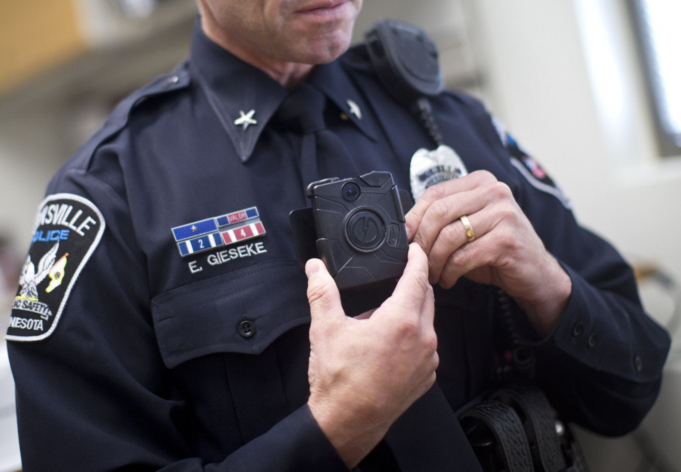 El Congreso debatirá los guardias civiles y policías llevar cámaras corporales para grabar delitos
